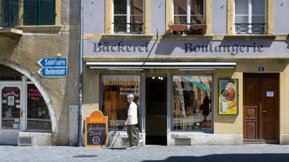Zweisprachig angeschriebene Bieler Bäckerei.