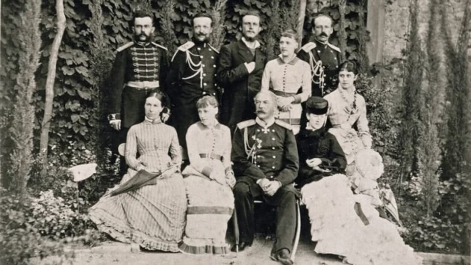 Anna Schwab aus Kerzers (unten links) diente fast 50 Jahre im Dienste des russischen Generals Todleben.