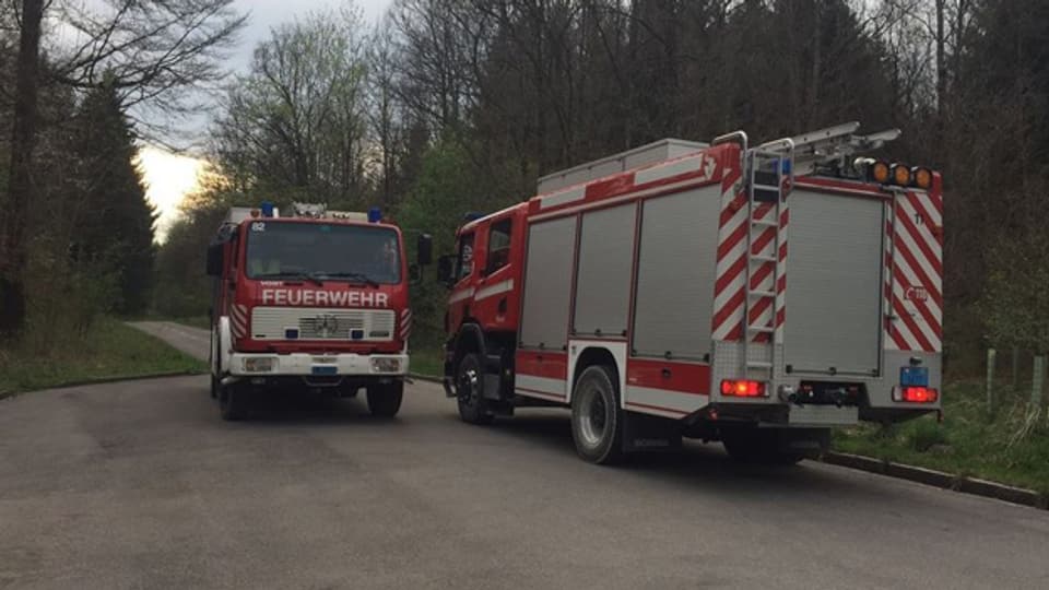 Feuerwehrfahrzeuge im Berner Bremgartenwald.