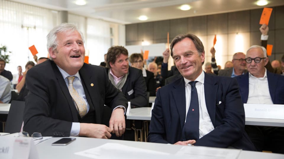 Hans Stöckli und Jean-Philippe Rochat freuen sich über die Abstimmung des Sportparlaments.