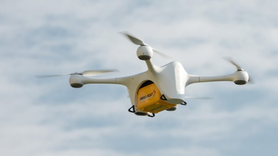 Mit Drohnen können Staus überflogen werden.