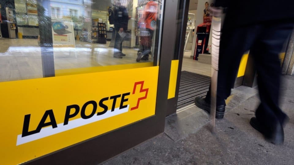 Die Zahl der herkömmlichen Postfilialen sinkt auch im Kanton Freiburg markant.