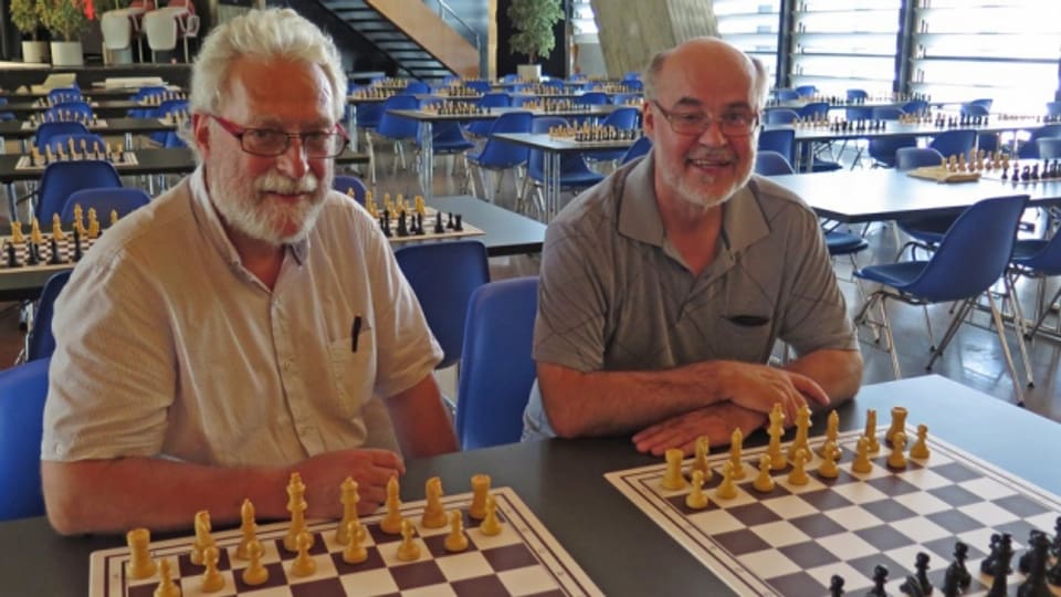 Peter Bohnenblust (links) und Peter Burri vom OK des Internationalen Schachfestivals Biel.