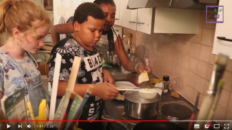 Auf dem YouTube-Kanal «Miam» sollen Kinder sich gegenseitig zum gesunden Kochen und Essen anregen.