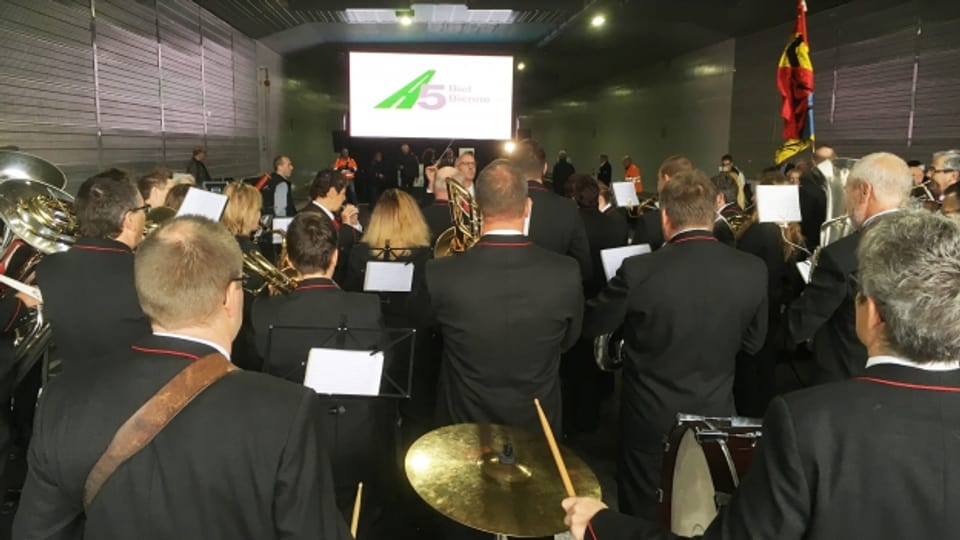 Die Musikgesellschaft Safnern bei der Eröffnung der A5-Umfahrung.