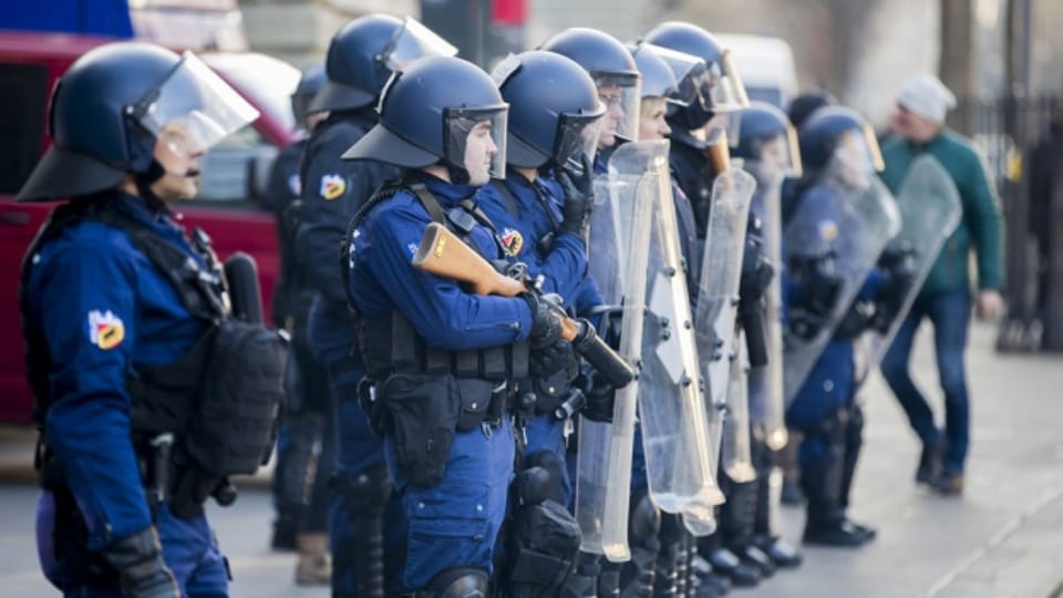 Rechte der Polizei und Grundrechte der Bevölkerung sind Themen des Polizeigesetzes.