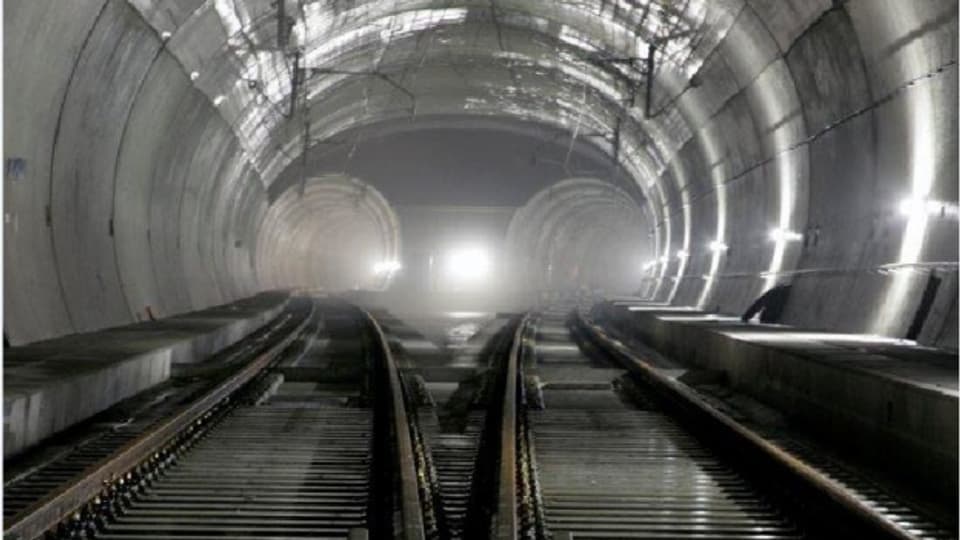 Hier wird im Lötschberg-Basistunnel die Doppelspur zu Einspur.