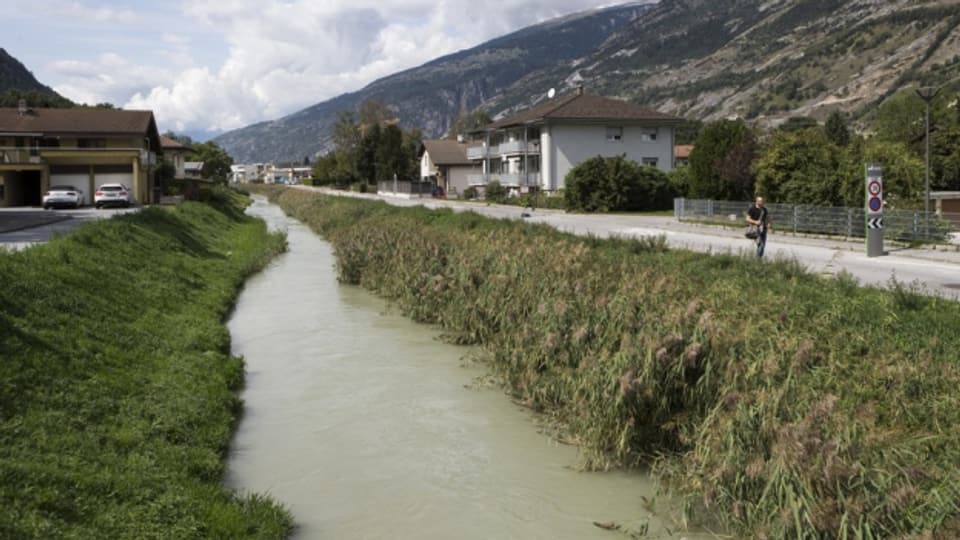 Der kontaminierte Lonza-Kanal bei Raron – einer von mehreren belasteten Standorten.