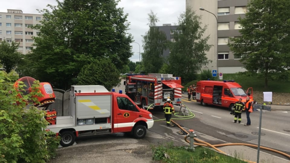 Mehrere Feuerwehrkorps sind in Brügg bei Biel im Einsatz.