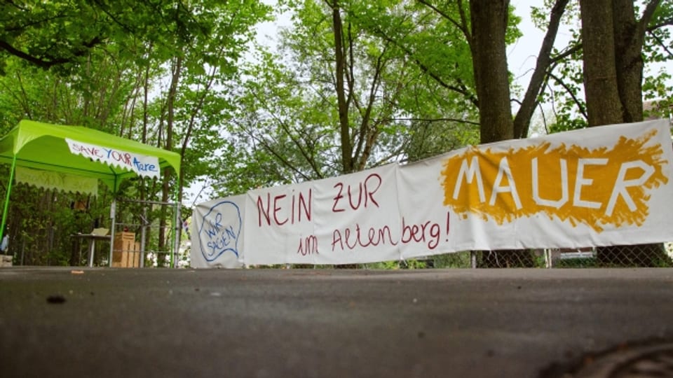Anwohner im Altenberg-Quartier sammeln Unterschriften gegen die Hochwasserschutz-Mauer.