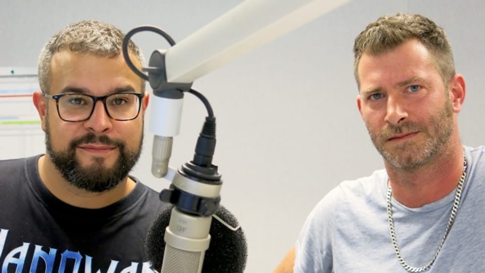 Baze und Serej im Doppelinterview im Radiostudio Bern.
