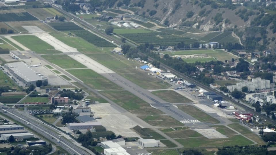 Nach der Luftwaffe die Touristen: Der Flughafen Sitten soll durch Ferienflüge überleben.