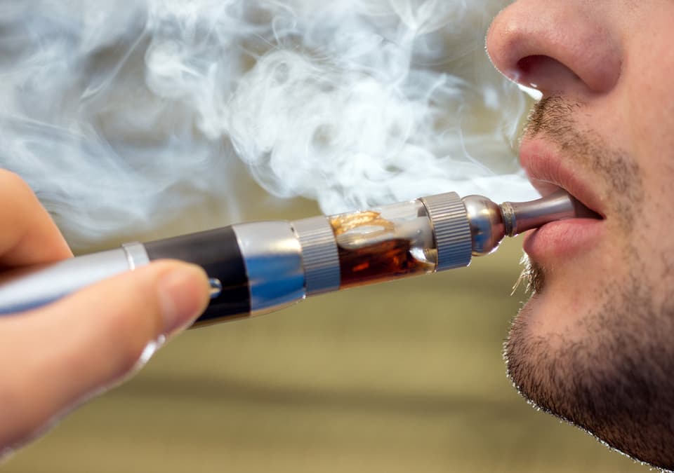 E-Zigaretten erst ab 18 im Kanton Bern.