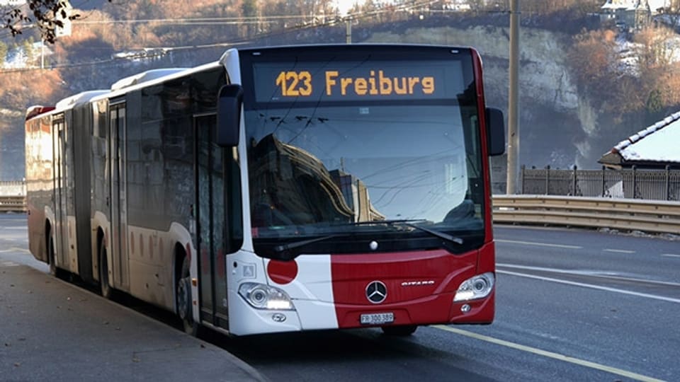 «Freiburg» war einmal – seit dem Fahrplanwechsel fährt der Bus nach «Fribourg, gare routière».