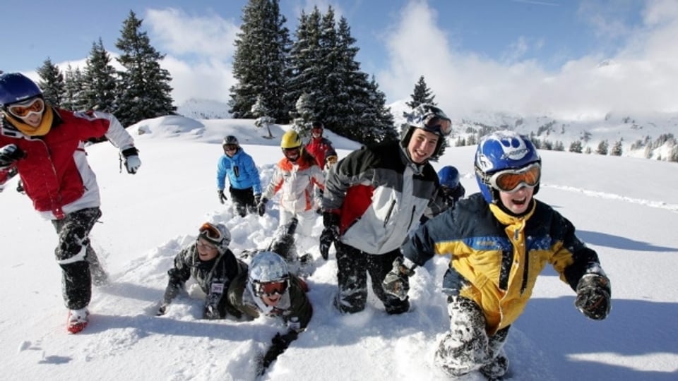 Im Kanton Freiburg sollen die Gemeinden die Skilager bezahlen.