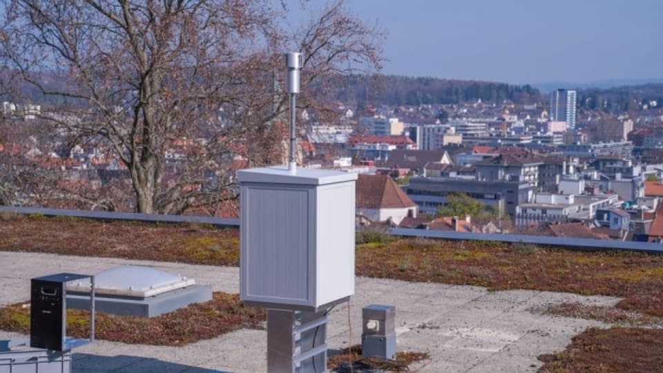 Das Messgerät «Poleno», installiert auf dem Dach der Berner Fachhochschule in Biel.
