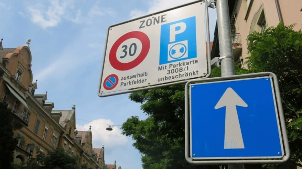Die Stadt Bern halte sich beim Einführen von Tempo-30-Zonen nicht an wichtige Rechtsgrundsätze gehalten, so der Vorwurf.