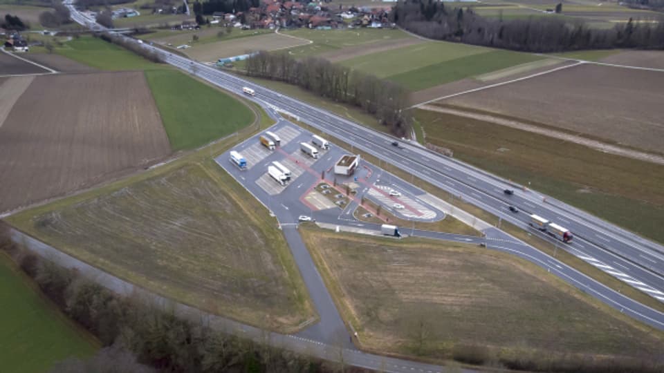 Der Transitplatz für Fahrende aus dem Ausland soll südlich des Autobahn-Rastplatzes Wileroltigen erstellt werden.