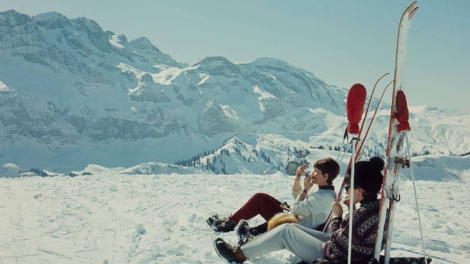 Auch die Pause ist wichtig: Skifahrerinnen an der Lenk im Jahr 1970.