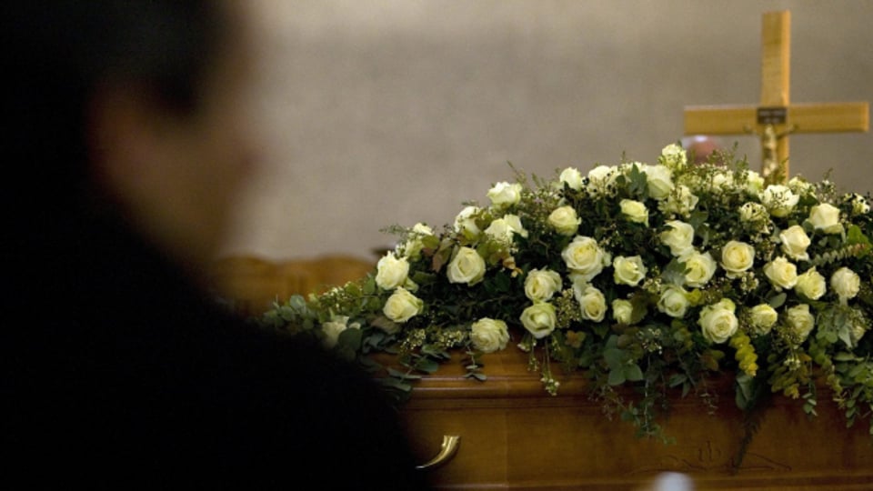 Beerdigungen dürfen nur noch im engsten Familienkreis gemacht werden.