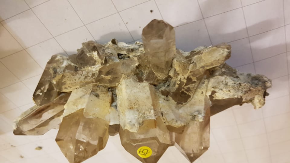 Bauarbeiter haben bereits vier Kristallklüfte entdeckt