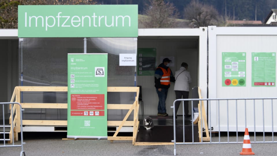 Der Kanton Bern erwartet in den kommenden vier Wochen Lieferungen von rund 200'000 Impfdosen.