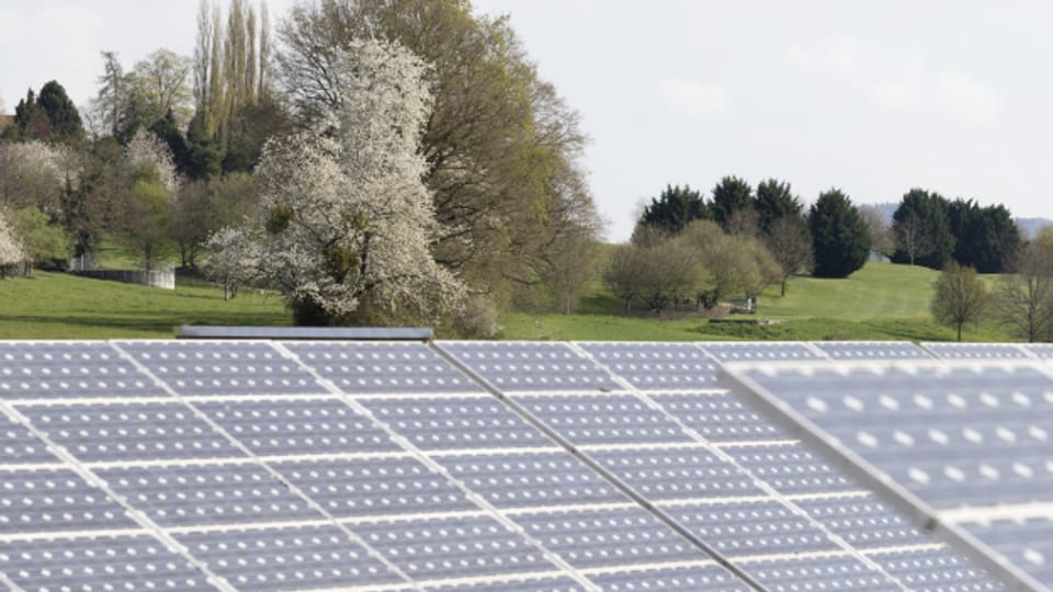 Mehr Solaranlagen auf den Dächern – das erhofft sich der Berner Regierungsrat von einer steuerlichen Entlastung