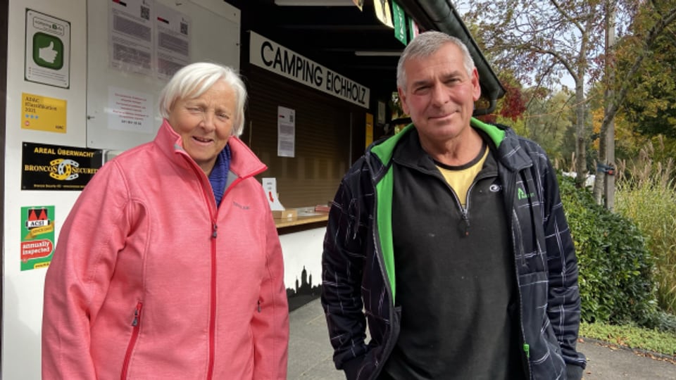 Barbara und Beat Müller vor dem Campingplatz im Eichholz.