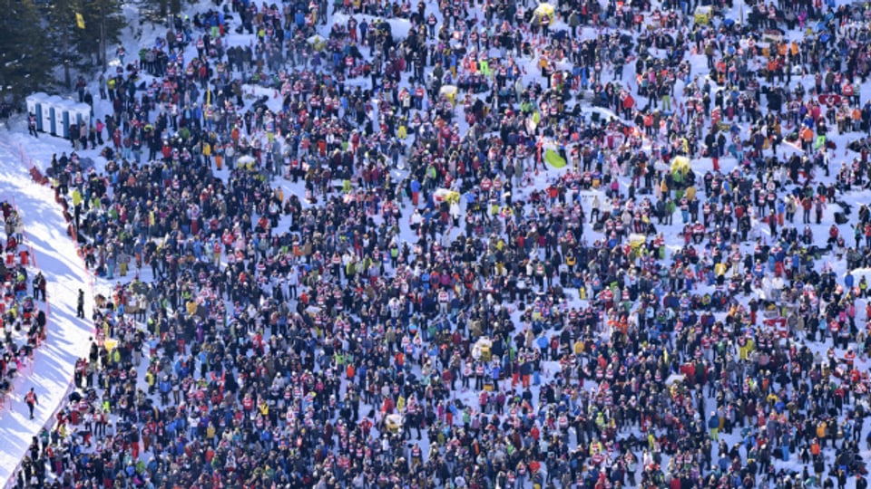 Am Samstag besuchten so viele Menschen die Lauberhornrennen, dass es zuweilen eng wurde.