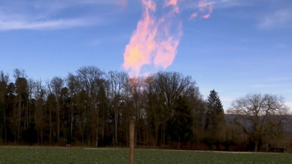 Auf einem Feld in Langenthal trat Gas aus - die Gemeinde versuchte, es abzubrennen
