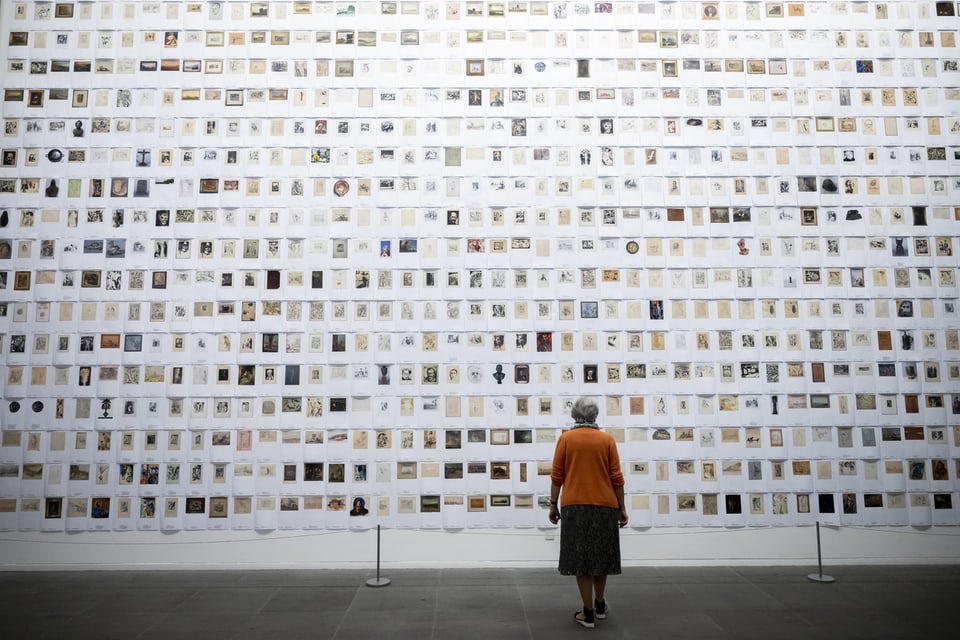 Papierbögen zeigen in der neuen Ausstellung Kunstwerke, die zum Gurlitt-Erbe gehören.