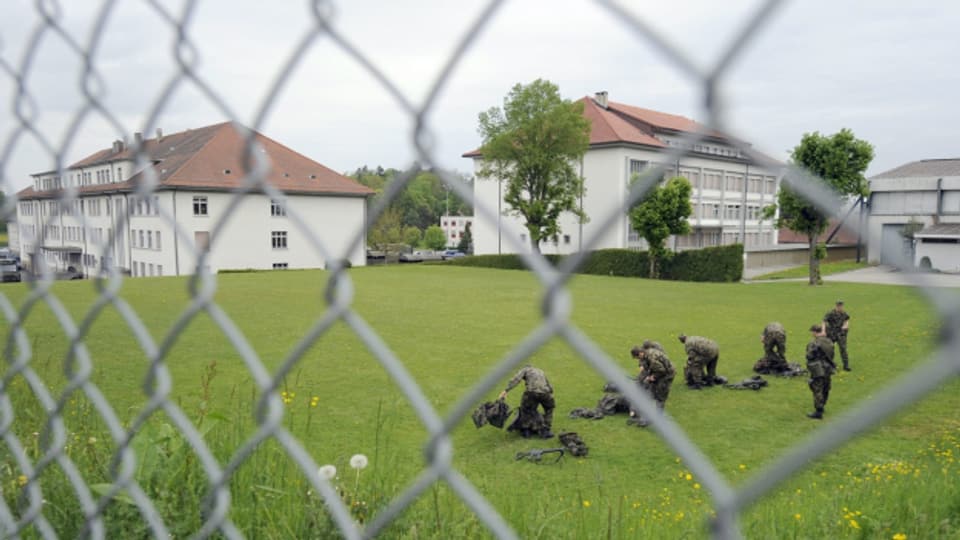 in Zukunft werden in der Kaserne La Poya keine Soldaten mehr Ausgebildet.