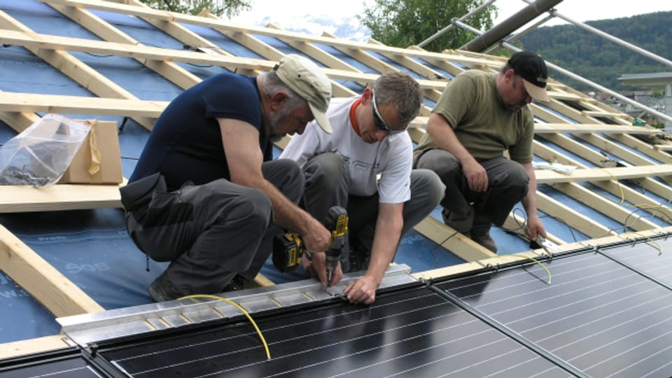 Zwei Jahre Wartezeit: Solar-Selbstbau erlebt Boom im Kanton Bern.