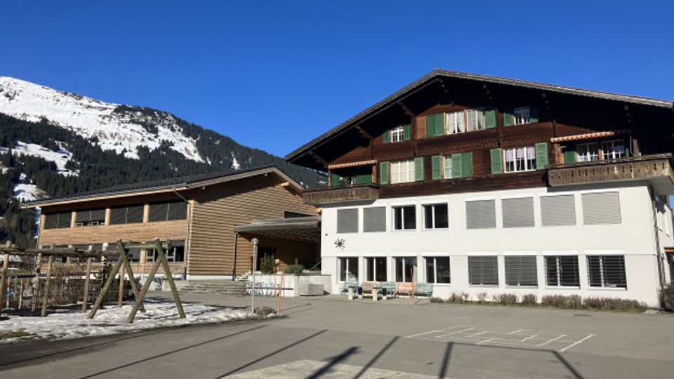 Die Schule St. Stephan im Berner Oberland kämpft seit Jahren gegen den Lehrpersonenmangel.