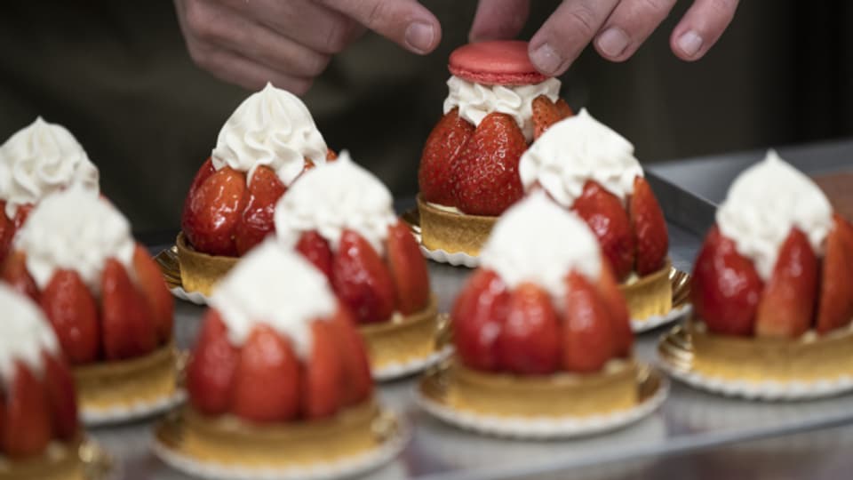 Gluschtige Erdbeertörtchen: Aber nicht überall wird bei der Herstellung von Patisserie ausreichend auf die Hygiene geachtet