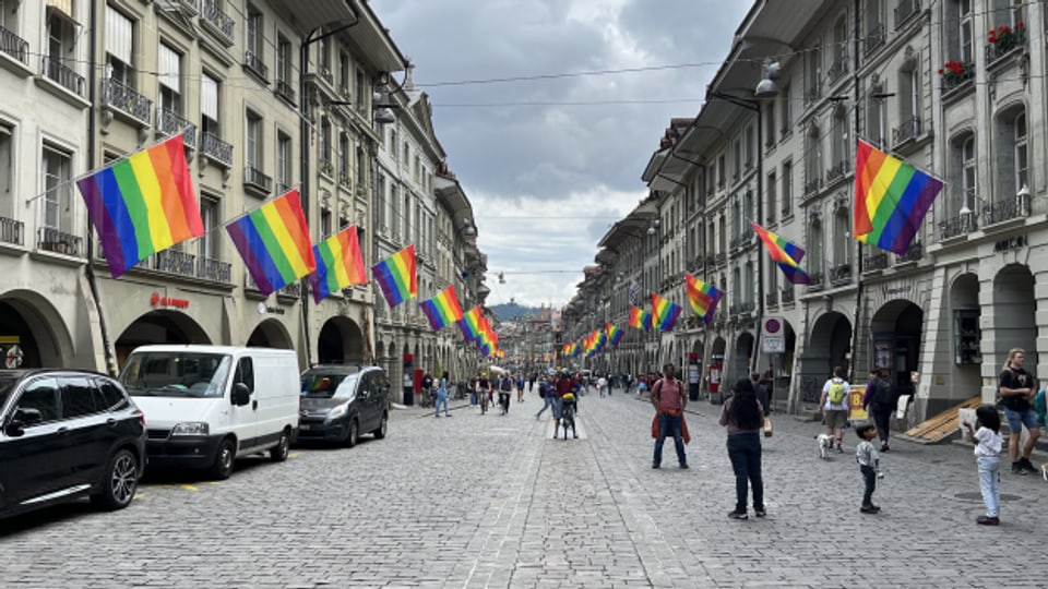 Ungewohnte Farben in der Berner Altstadt: Die Eurogames sind der grösste Multisportanlass für queere Menschen in Europa.