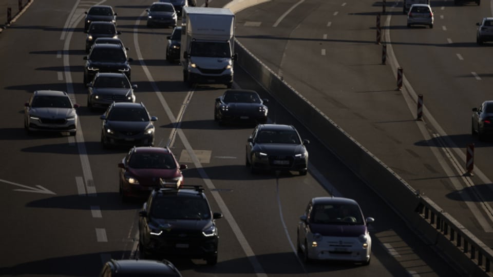 Die Fahrzeuge im Kanton Bern sollen nach ihrem Schadstoffausstoss besteuert werden.