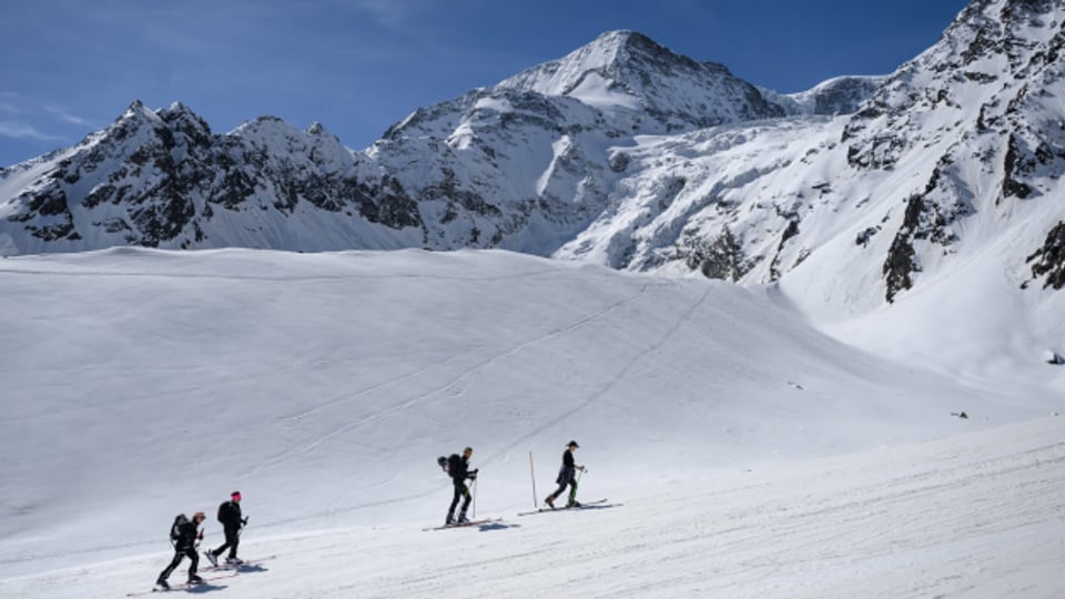 Wanderer trainieren vor dem Start der Patrouille des Glaciers