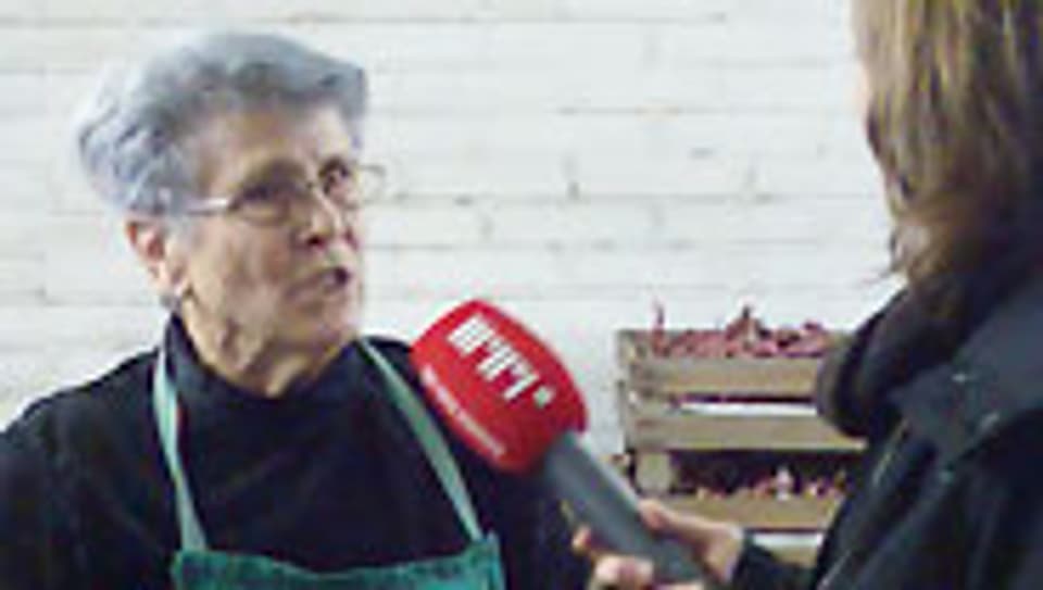 Renate Probst in ihrer Zwiebel-Werkstatt.