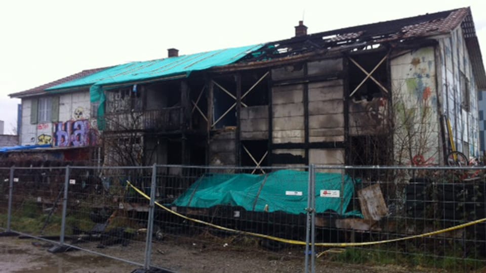 Ein Brand zerstörte die besetzte Villa Rosenau.