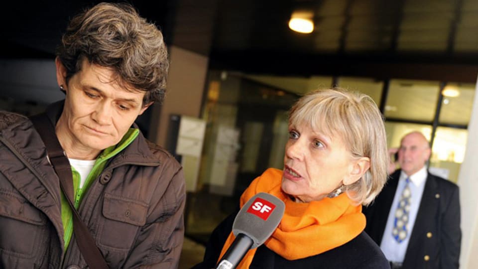 Der bekannteste Schweizer Whistleblow-Fall: Esther Wyler und Margrit Zopfi nach dem Schuldspruch vor dem Zürcher Obergericht.