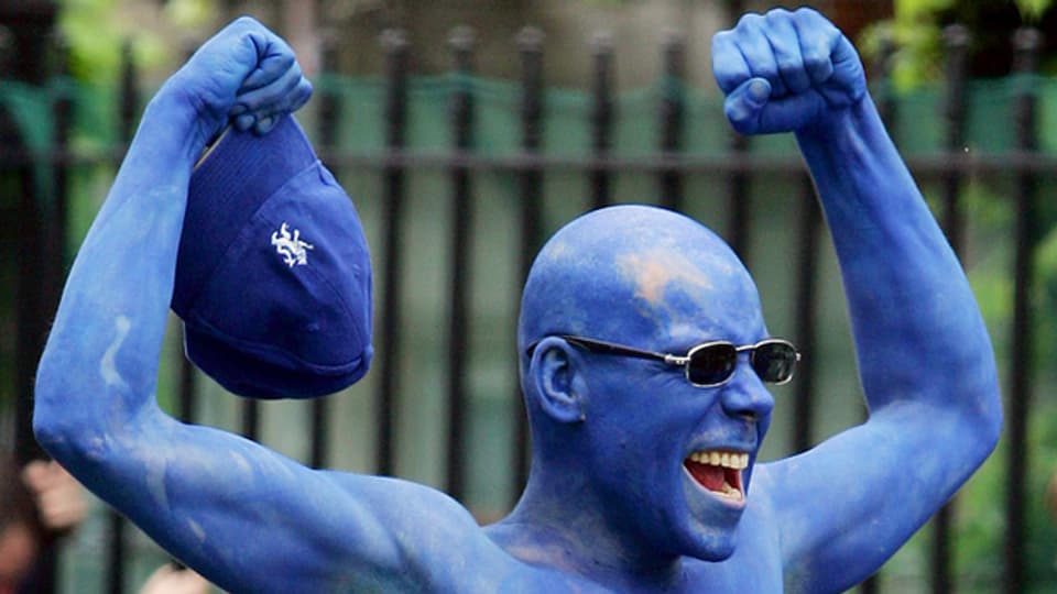 Die Chelsea-Fans bringen etwas Blau nach Basel.