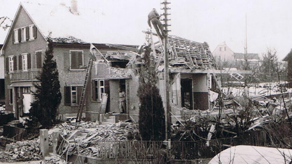Das von Bomben getroffene Haus am Höhenweg in Binningen. Hier starben 3 Menschen.