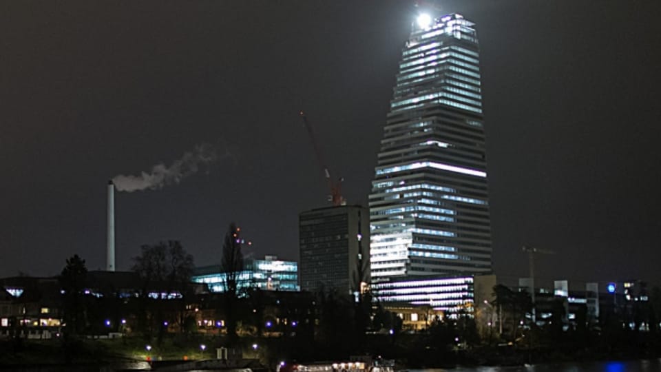 Der Roche-Turm bei Nacht