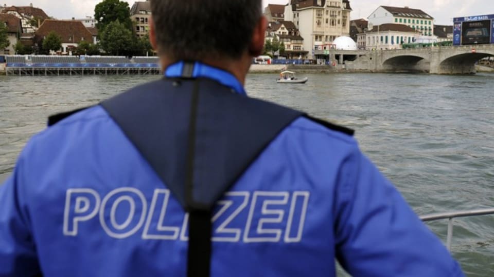 Basler Polizisten protestieren gegen Kürzung der Zulagen