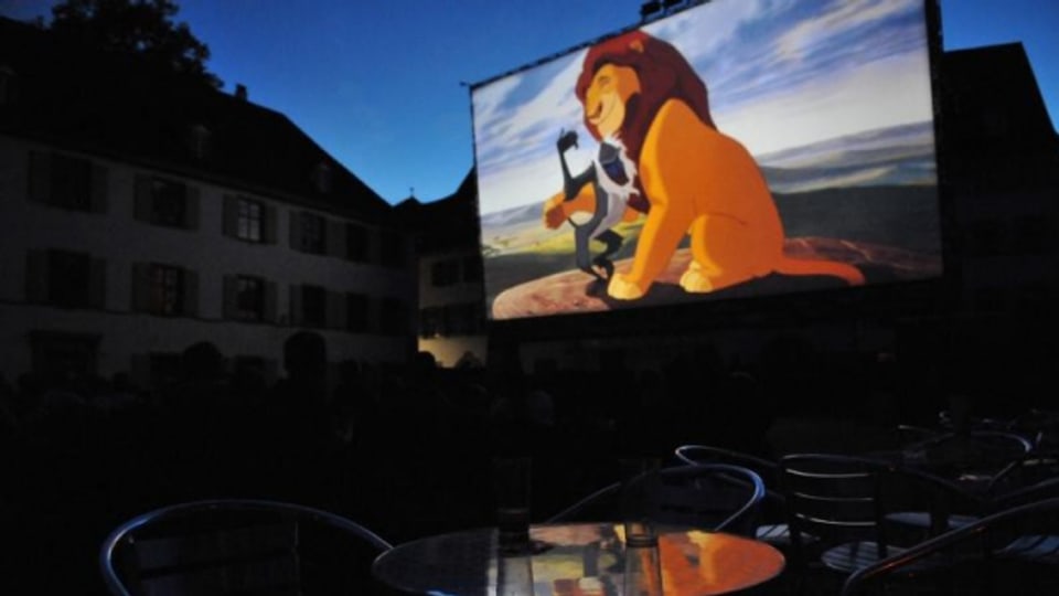 Leinwand am Open Air Kino auf dem Münsterplatz