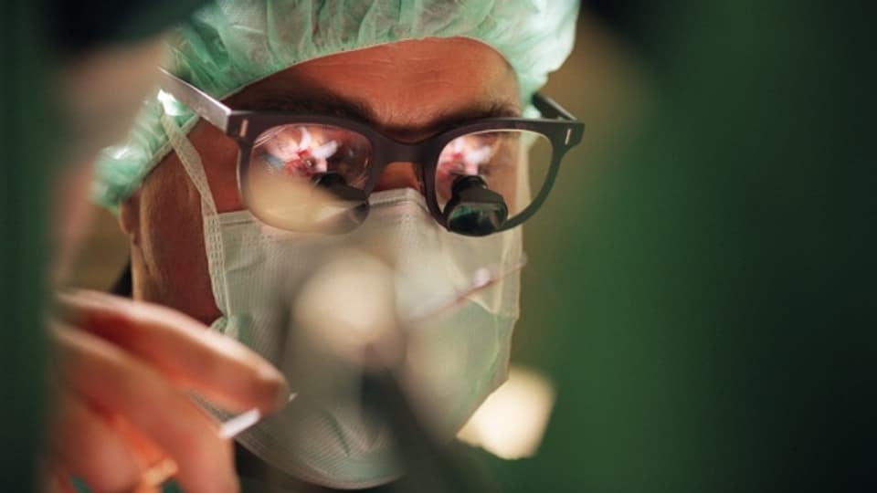 Immer häufiger operieren Chirurgen des Unispitals Baselbieter Patienten