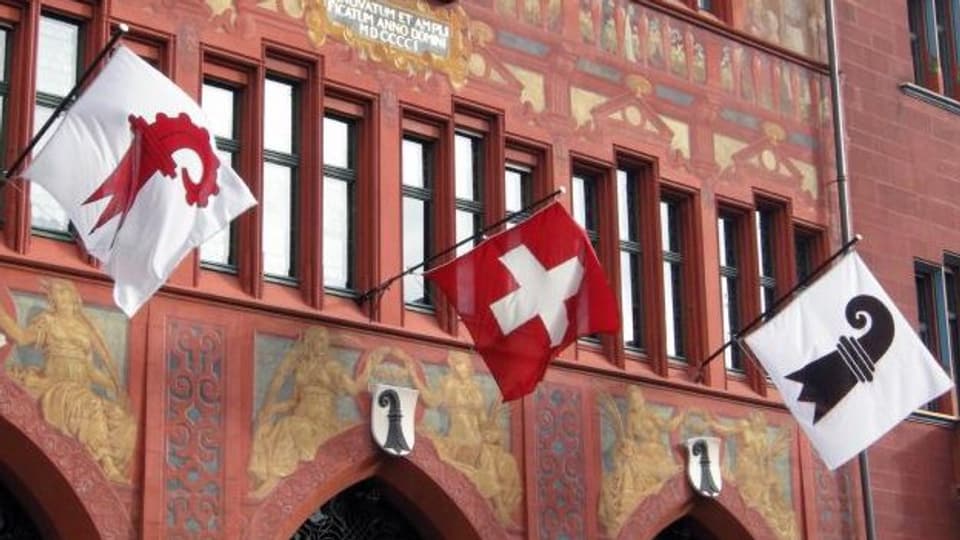 Flaggen am Basler Rathaus