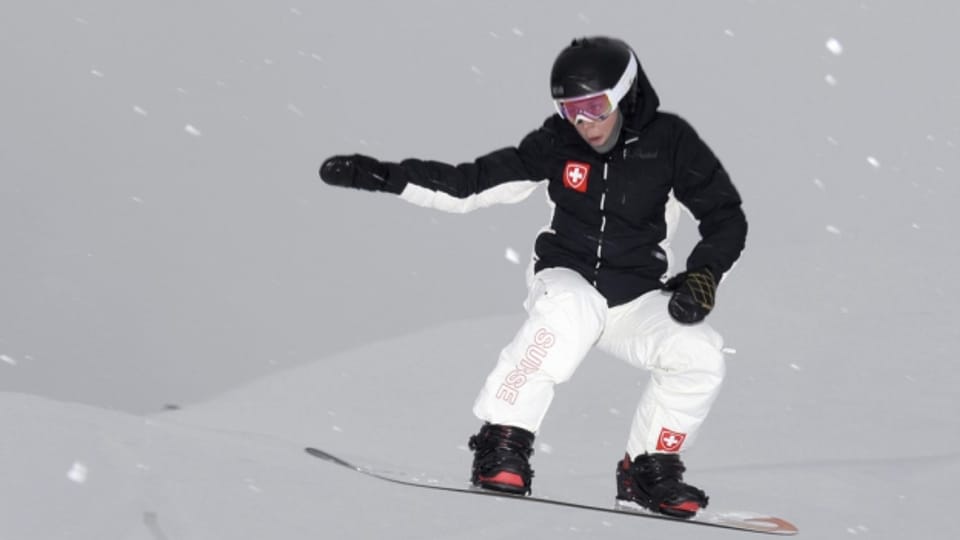 Snowboarderin Simona Meiler in Aktion an den olympischen Winterspielen in Sotchi.