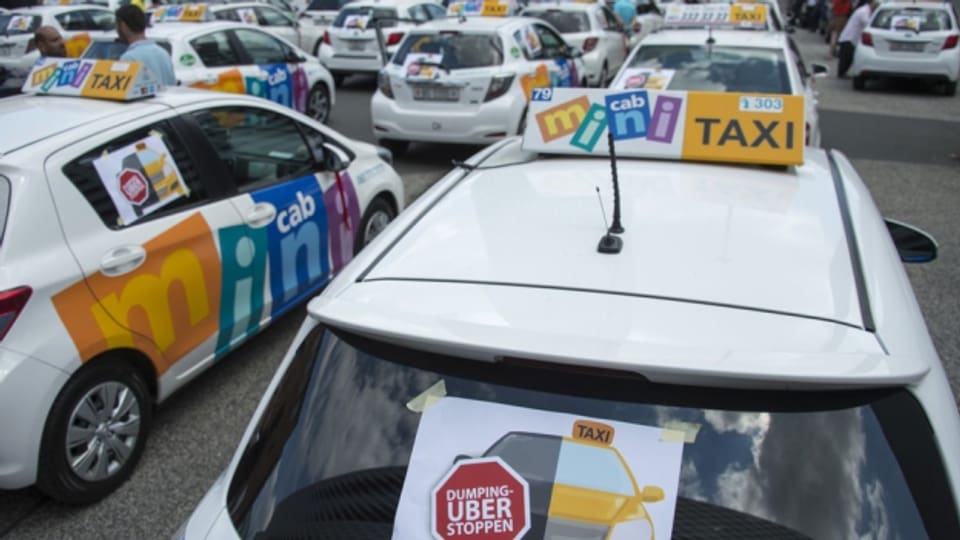 Basler Taxifahrer gegen Fahrdienst Uber: Demonstration im Sommer 2016.